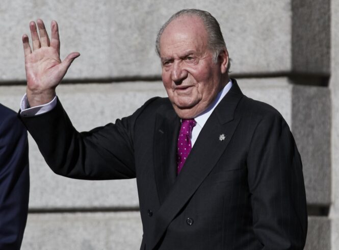 Juan Carlos I, una mina a la deriva: «Están esperando a que se muera en la cama tranquilamente»