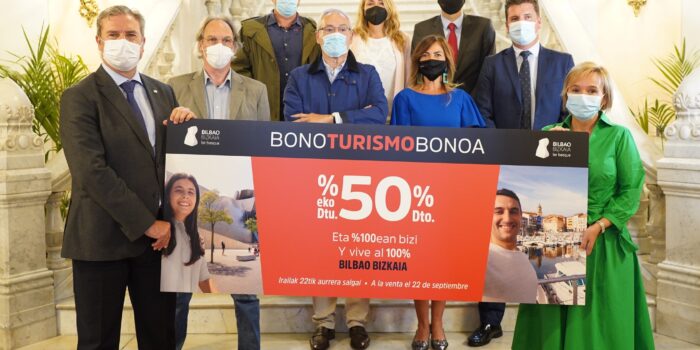 El ayuntamiento bilbaíno y la diputación apuestan por el turismo interno con 48.000 bonos