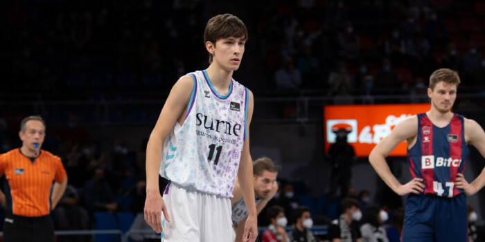 David Monge se convierte en el debutante más joven del Bilbao Basket