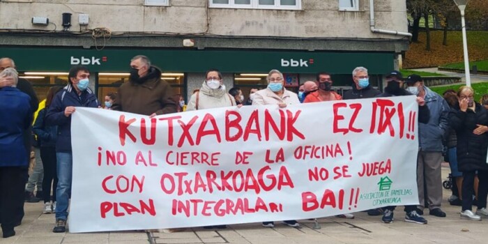 Vecinos de Otxarkoaga: «Los directivos del banco viven en las nubes, hemos sido sustento para crearlo»