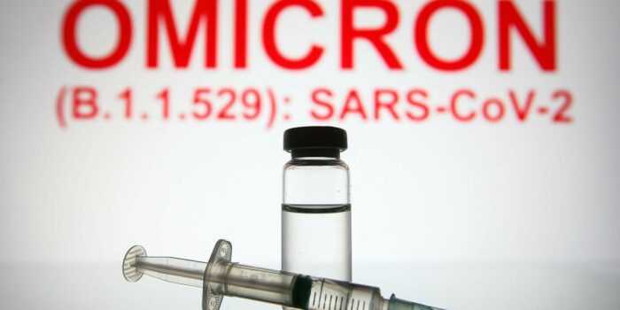 Salvador Macip: «Los datos preliminares indican que las vacunas sí funcionan frente a «Ómicron»