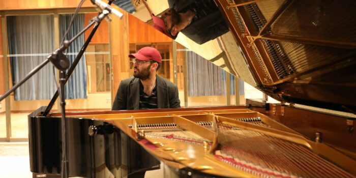 La historia del pianista autodidacta Borja Niso: «Sentí un escalofrío, rompí a llorar y me vi tocando»