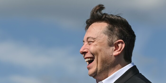 ¿Hacen los ‘pijonautas’ lo que quieren? Un artefacto de Elon Musk chocará «sin querer» contra la Luna