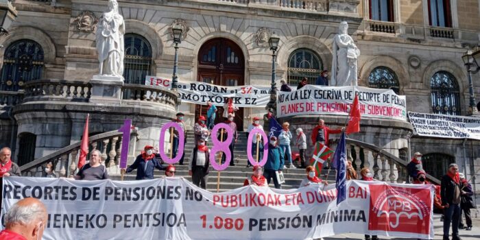 Pensionistas denuncian la Ley de Planes de Pensiones: «Es privatizarlas para que ganen los bancos»