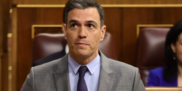 Sánchez anuncia que rebajará el IVA de la luz del 10% al 5%