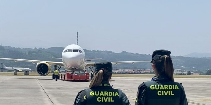 Desalojan del aeropuerto de Bilbao a un pasajero que insistía en sentarse en primera