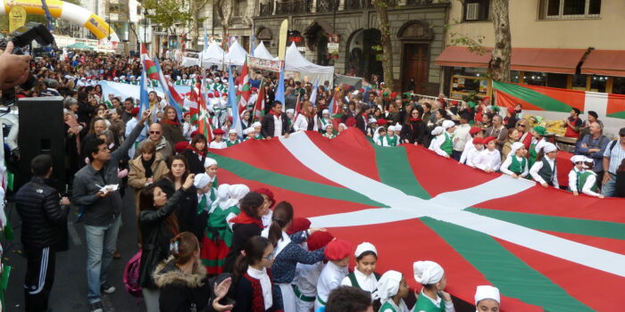 Cientos de euskal etxeak por todo el mundo celebran la diáspora vasca