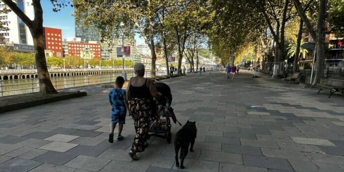 Aumenta la población canina de Bilbao: «Prefiero un hijo de cuatro patas»