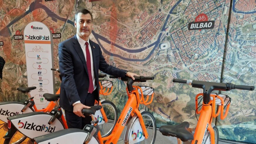El préstamo de bicicletas para circular por toda Bizkaia da sus primeras pedaladas: llega BizkaiBizi