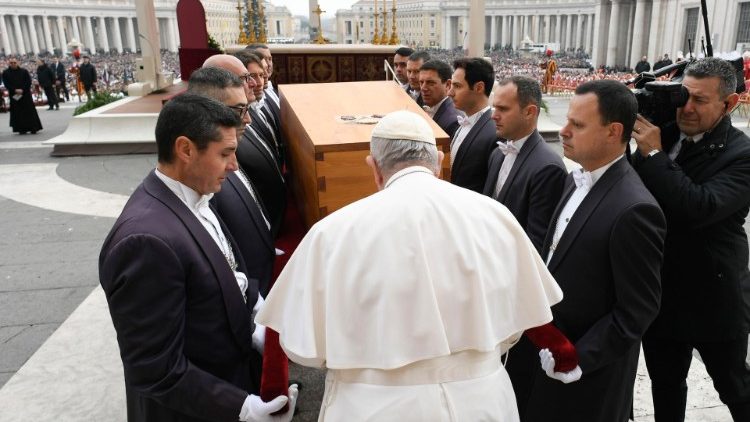 Misa exequial por el Papa emérito Benedicto XVI en Bilbao