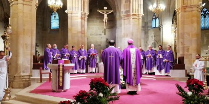 Misa exequial por el Papa emérito Benedicto XVI hoy en la Catedral de Santiago