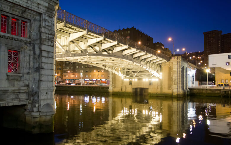 Puente de Deusto de noche