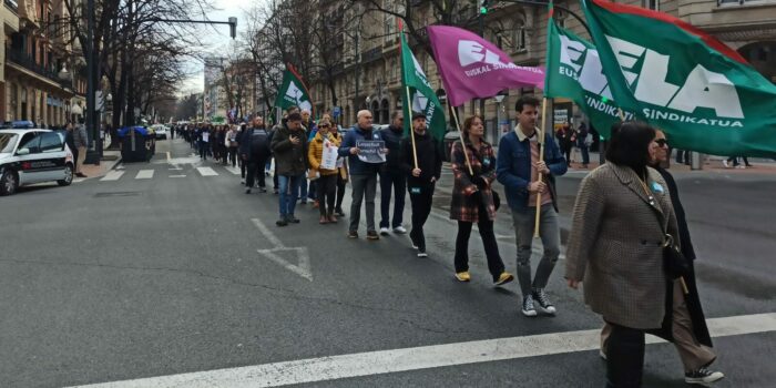 ELA organiza una cadena humana en protesta al anteproyecto de la Ley de Educación