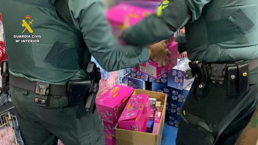 La Guardia Civil incauta 2.500 juguetes, telefonía y pirotecnia en Bizkaia: «Las falsificaciones son un peligro»