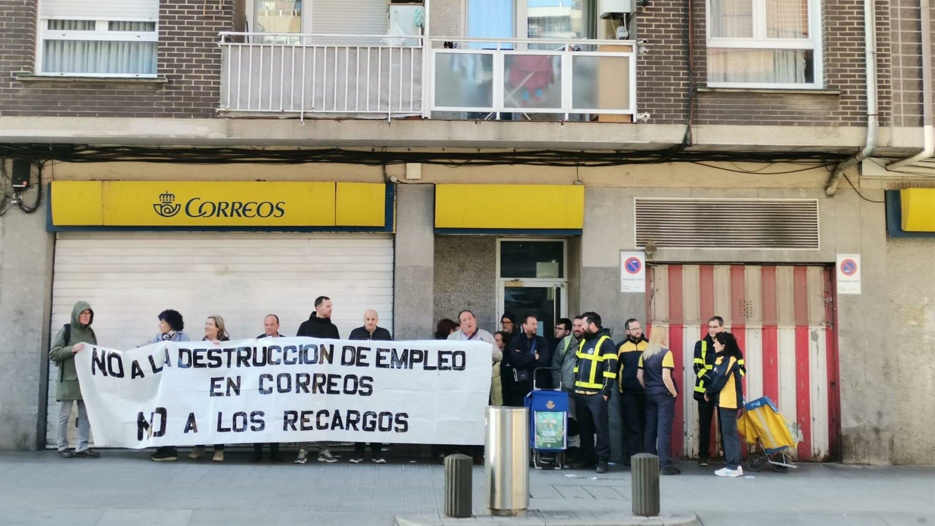 Los trabajadores de Correos se manifiestan contra el deterioro de su ...