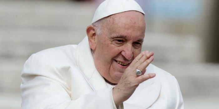 «Con el estado de salud del Papa, se reactiva el clima de precónclave»