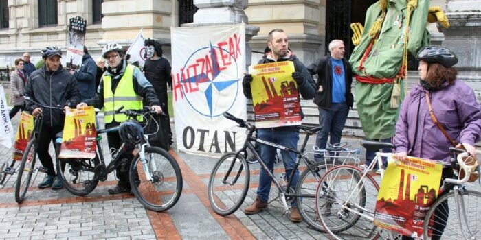 Una marcha ciclista recorrerá el 15 de abril el Gran Bilbao para denunciar la industria militar