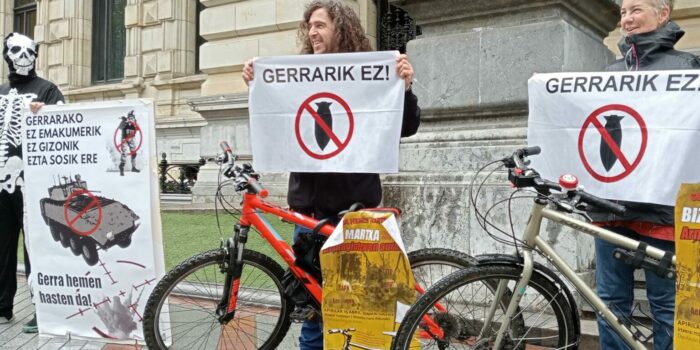 La XV marcha ciclista contra el «despilfarro» del gasto militar recorrerá el Gran Bilbao