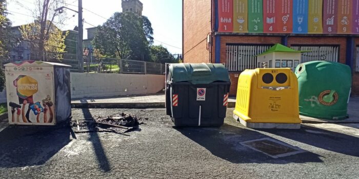 Detenido en Etxebarri en seis ocasiones por causar daños en el mobiliario público