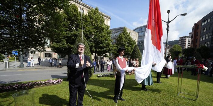 El Ayuntamiento de Bilbao celebra la izada por el 723 aniversario de la villa