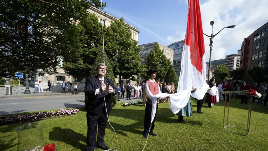 El Ayuntamiento de Bilbao celebra la izada por el 723 aniversario de la villa