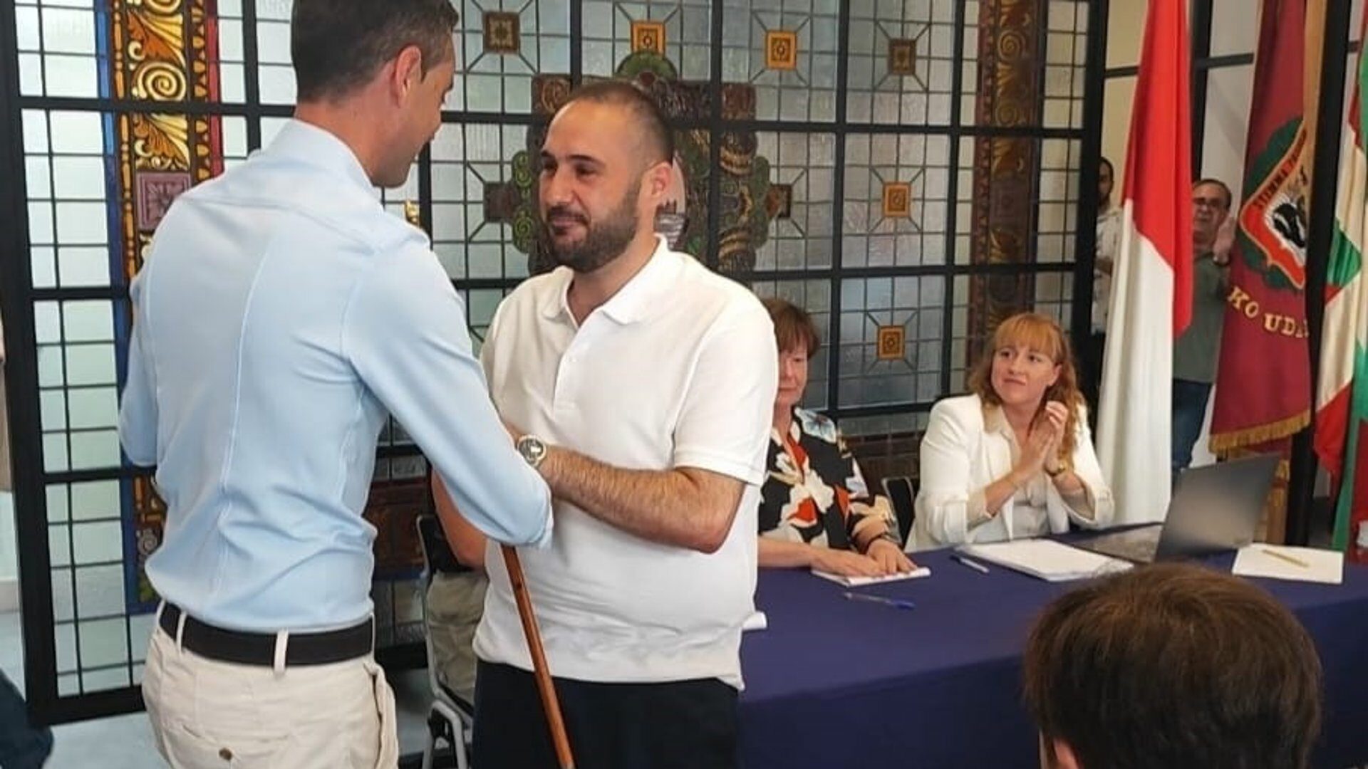 El alcalde de Bermeo dimite tras sufrir un accidente y superar la tasa