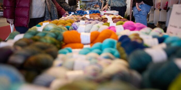Bizkaidendak firma el convenio para el comercio textil de Bizkaia con subida de sueldo del 12%