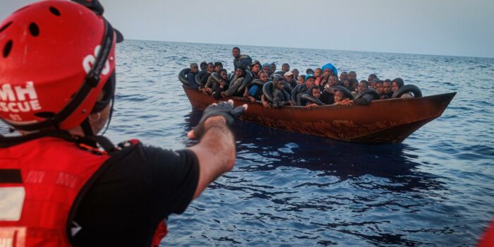 Italia retrasa el desembarco del Aita Mari en Salerno con 172 personas rescatadas
