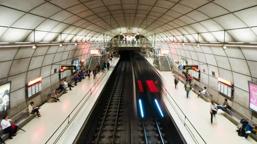 Metro Bilbao restablece su servicio