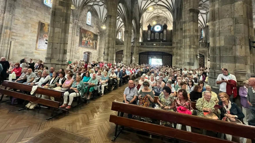 Gesto en el que se pide por la paz en Tierra Santa el día de la Amatxu de Begoña