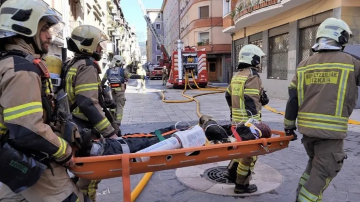 Bomberos de la Diputación Foral entrenan su respuesta en caso de incendio