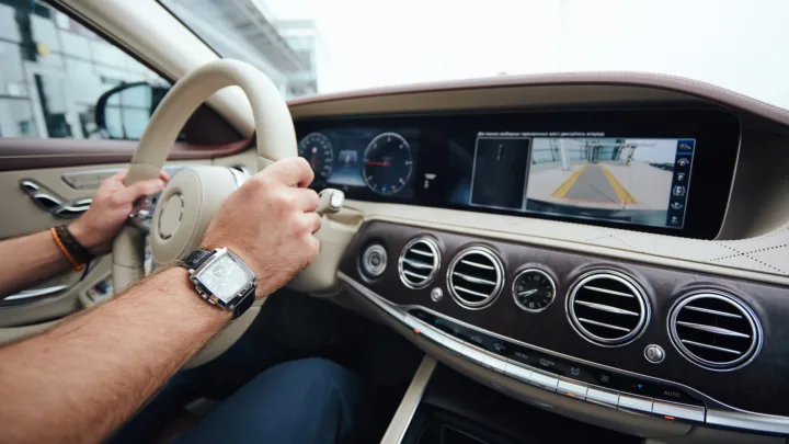 Cómo la tecnología moderna está haciendo la conducción más segura