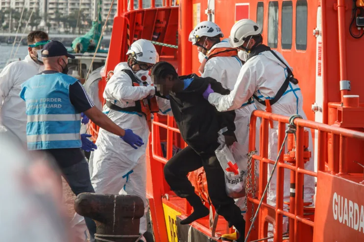 Rescatado un nuevo cayuco con 44 personas en aguas próximas a Gran Canaria