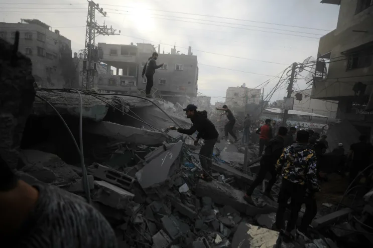 Al menos 24 palestinos muertos por los bombardeos israelíes contra la ciudad de Jan Yunis