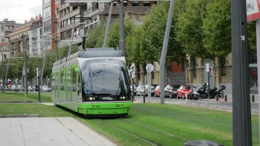 Euskotren reforzará el servicio del tranvía de Bilbao el sábado por el partido Athletic-Atlético de Madrid