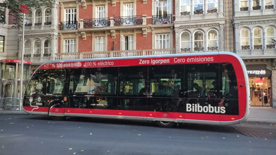 Los usuarios de los autobuses vascos crecen un 18,5% en octubre y los de Metro Bilbao un 13,2%