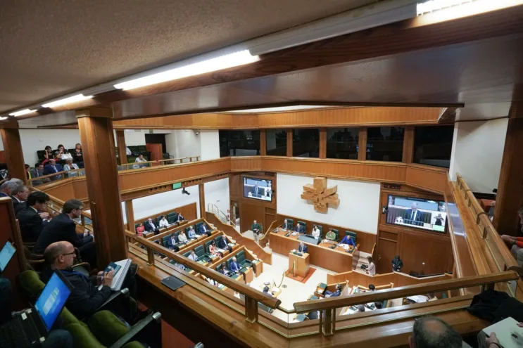 El Parlamento Vasco debate este martes las enmiendas de totalidad de la oposición a los presupuestos