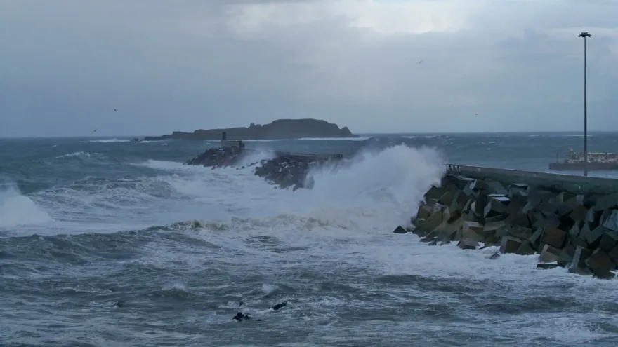 Euskadi activa el aviso amarillo por riesgo para la navegación por olas de 3,5 metros