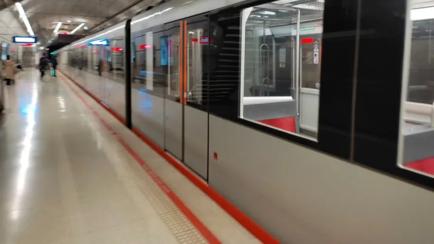 Metro Bilbao adelanta la hora de las salidas de los dos primeros trenes desde Etxebarri a Plentzia y Kabiezes