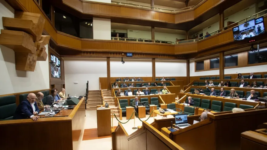 EH Bildu pide que Arriola comparezca en el Parlamento para aclarar los pasos dados para un sistema tarifario único