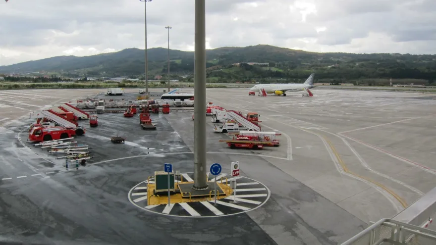 Transportes destaca «la sólida recuperación» de los aeropuertos vascos con «récord de pasajeros»