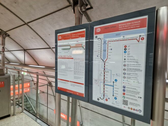 Metro Bilbao instala en sus estaciones un nuevo mapa con las conexiones de transporte público disponibles en su trazado