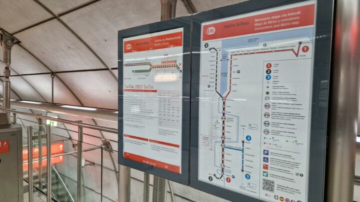 Metro Bilbao instala en sus estaciones un nuevo mapa con las conexiones de transporte público disponibles en su trazado