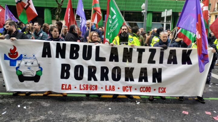 El transporte sanitario de Euskadi comienza este lunes huelga indefinida
