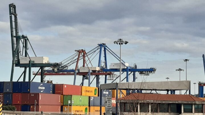 El Puerto de Bilbao presenta su oferta en una jornada con agentes del sector ferroportuario