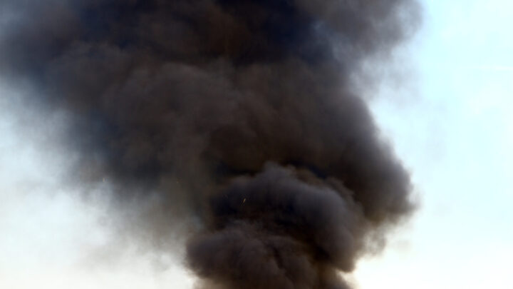 Intoxicadas por humo tres personas en un incendio en unas viviendas de Sestao