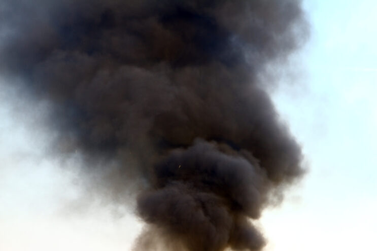 Intoxicadas por humo tres personas en un incendio en unas viviendas de Sestao