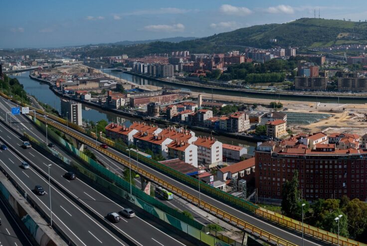 Ayuntamiento de Bilbao pide precaución en el entorno de la ría en Zorrotzaurre por las mareas vivas