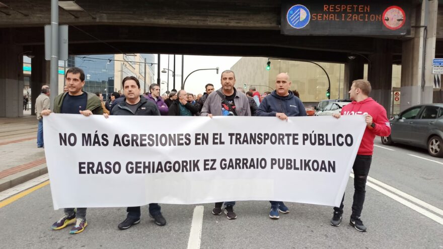 Retenciones en el acceso a Bilbao por San Mamés