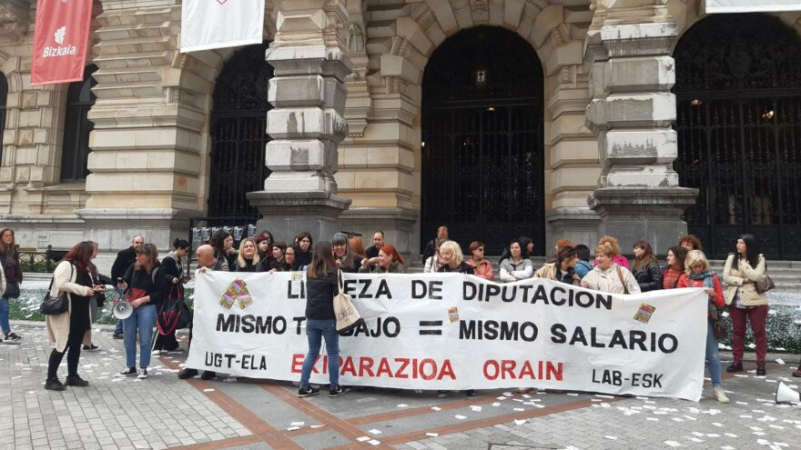 Las trabajadoras subcontratadas en limpieza de Diputación de Bizkaia no descartan nuevas huelgas en abril